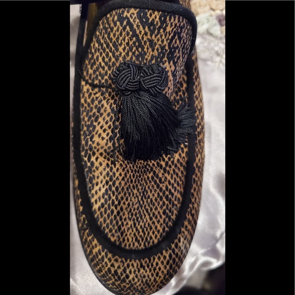 NWT Stuart Weitzman animal print loafer 8M black and gold. - Picture 9 of 10